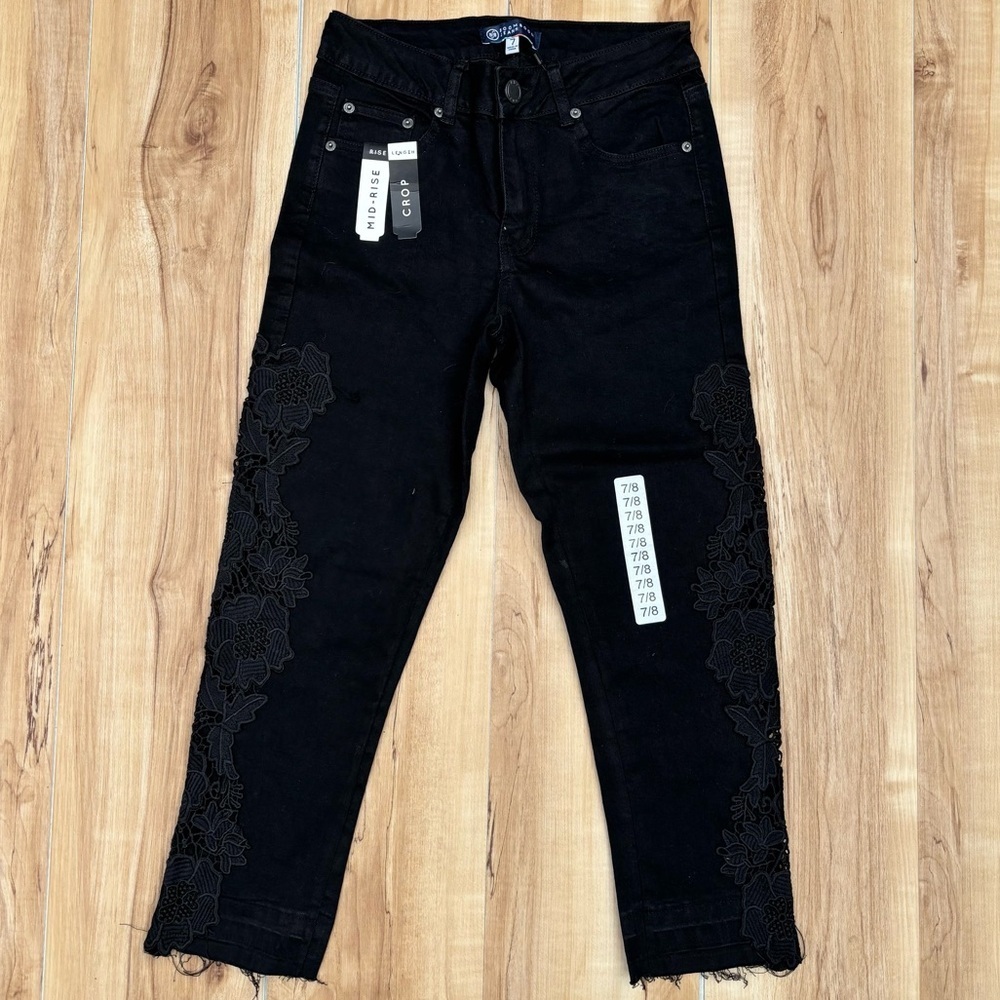 NWT Boom Boom Jeans Mid-Rise Crop Black Embroidered Flower Design Size 7